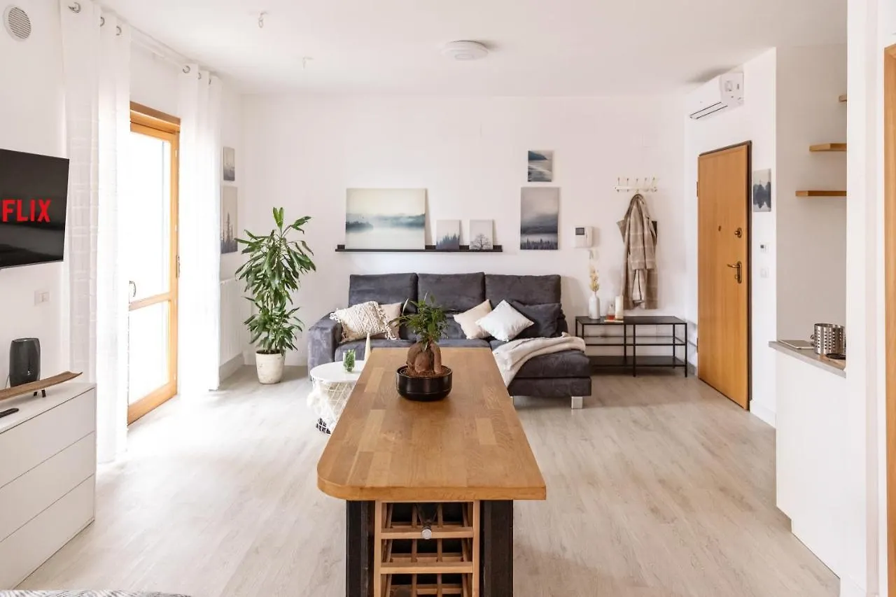 Apartment Loft Con Terrazzo - 3 Min Dalle Autostrade By Followgreenhouserome