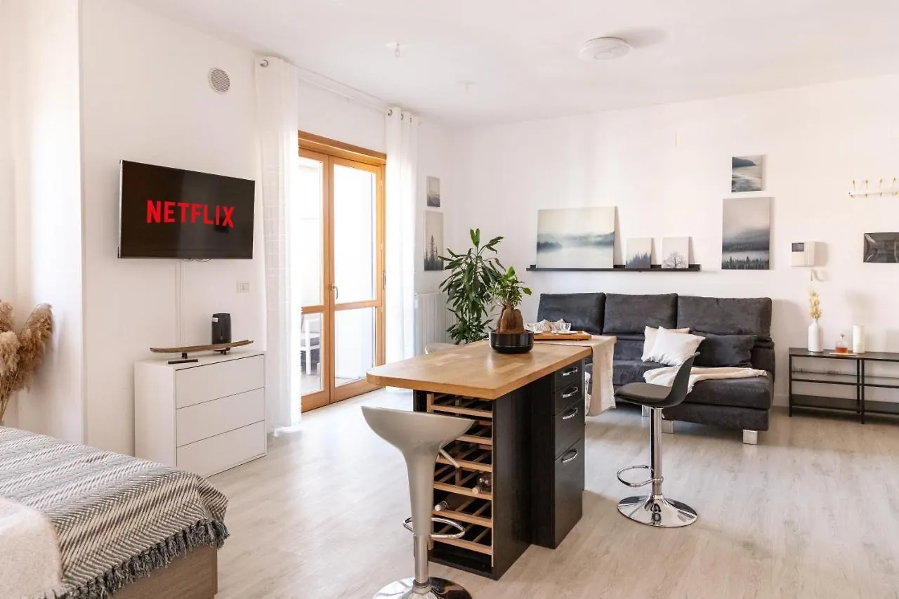 Apartment Loft Con Terrazzo - 3 Min Dalle Autostrade By Followgreenhouserome