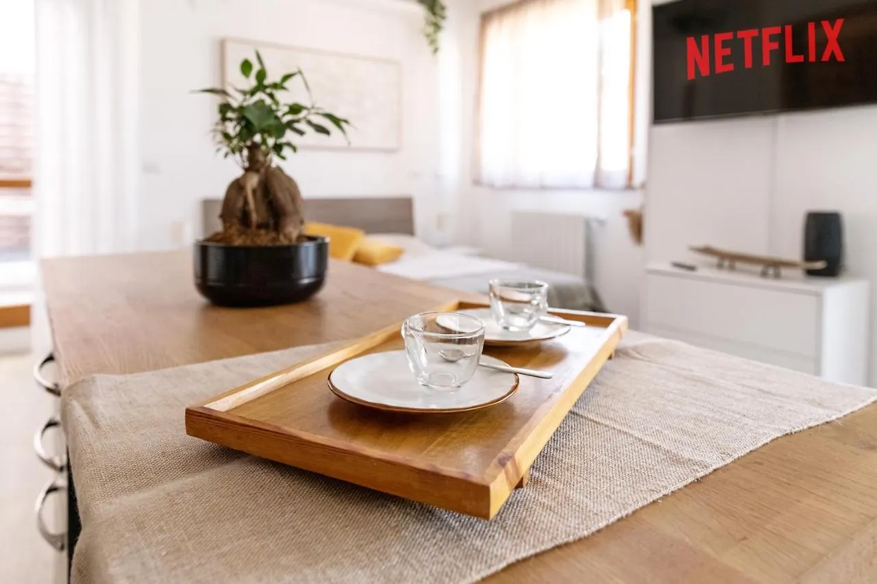 Apartment Loft Con Terrazzo - 3 Min Dalle Autostrade By Followgreenhouserome Italy